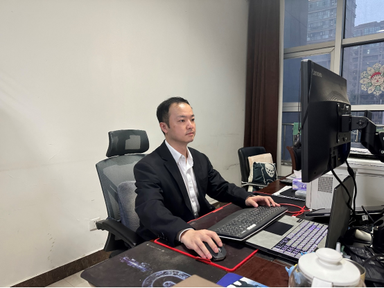 11.2.金融為民暖人心，在平凡中成就不凡丨中原銀行感動(dòng)中原先進(jìn)人物系列報(bào)道1818