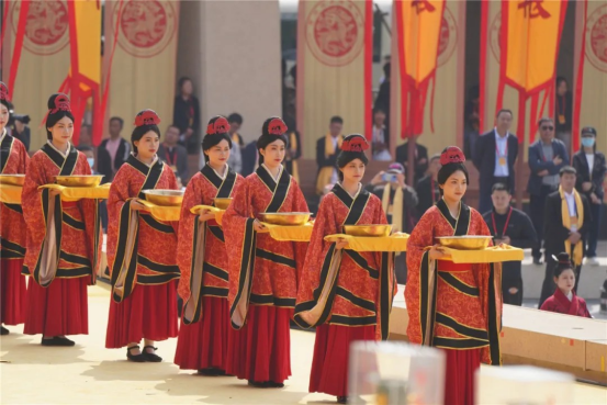 （配圖）尋根拜祖后，他們來阿五品新豫菜解鄉愁158
