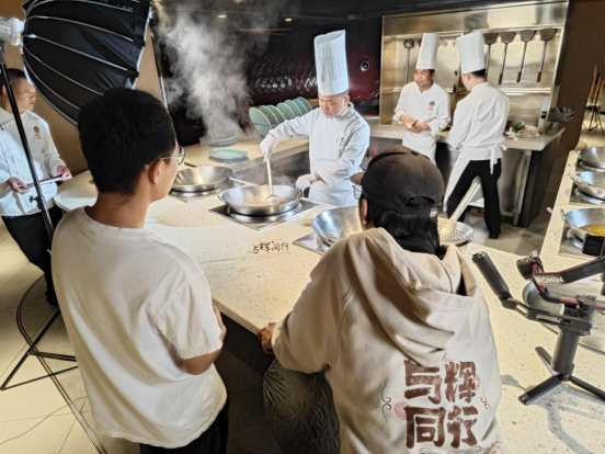 【配圖】“與輝同行”河南行，打卡阿五新豫菜(1)255