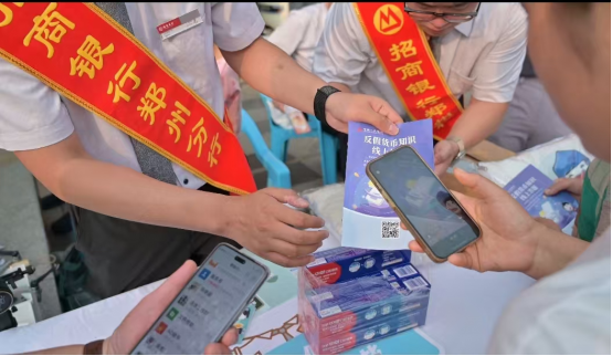 金融為民譜新篇 服務大眾筑輝煌--招商銀行鄭州分行積極開展金融知識進商圈活動509